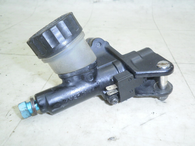 FZR1000 Nb`}X^[V_[ 3GM-01