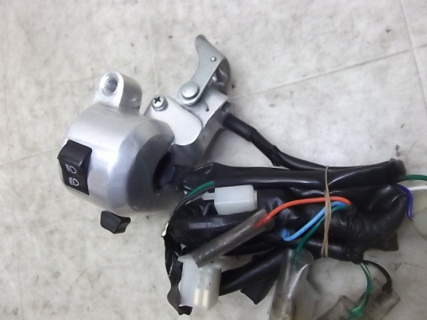 中古バイクパーツ販売専門店アイラブモータージョルノ/ GIORNO/ 4st/ FI スイッチボックス左/ハンドルスイッチ左 AF70-1301:  ハンドルスイッチBOXヤフオクから中古バイクパーツ販売専門店アイラブショップに移行します