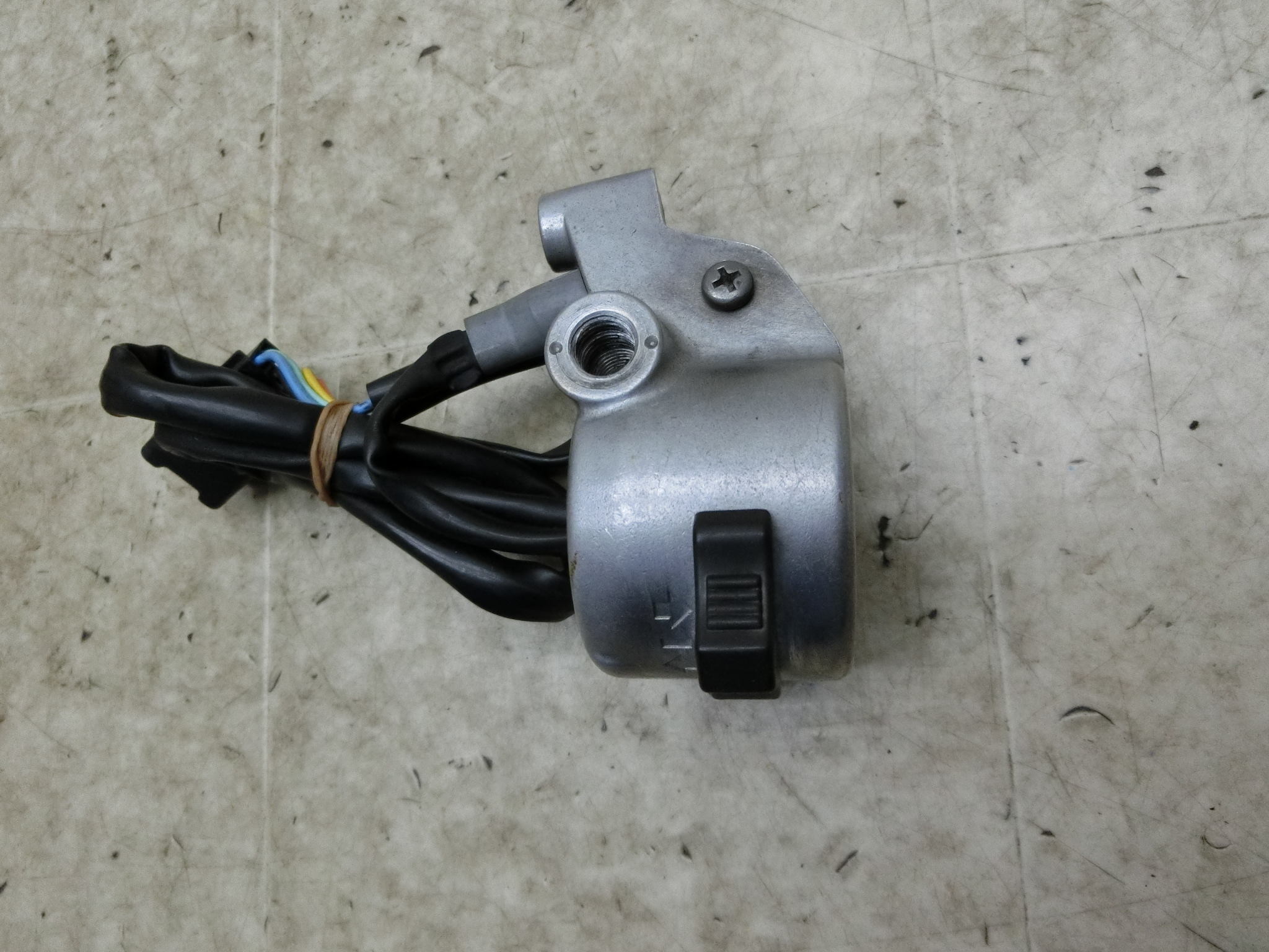 中古バイクパーツ販売専門店アイラブモーターバーディー50(12V)/ Birdie50 スイッチボックス右/ ハンドルスイッチ右  BA43A-1067: ハンドルスイッチBOXヤフオクから中古バイクパーツ販売専門店アイラブショップに移行します