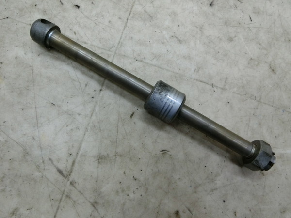 スーパーカブ50(6V)/ CUB50/ カブ50/ Super cub50  フロントアクスルシャフト/ ホイール アクスル シャフト  C50-1237