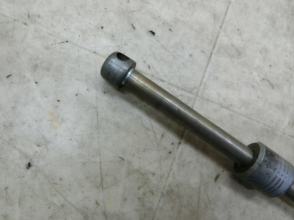 スーパーカブ50(6V)/ CUB50/ カブ50/ Super cub50  フロントアクスルシャフト/ ホイール アクスル シャフト  C50-1237