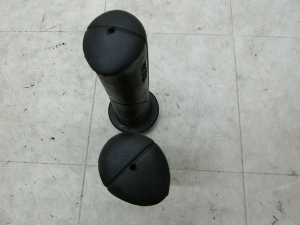 SYM/ Umi100 海100   グリップ左右/ ハンドル アクセル スロットル  RFGHU10W7BS-0012