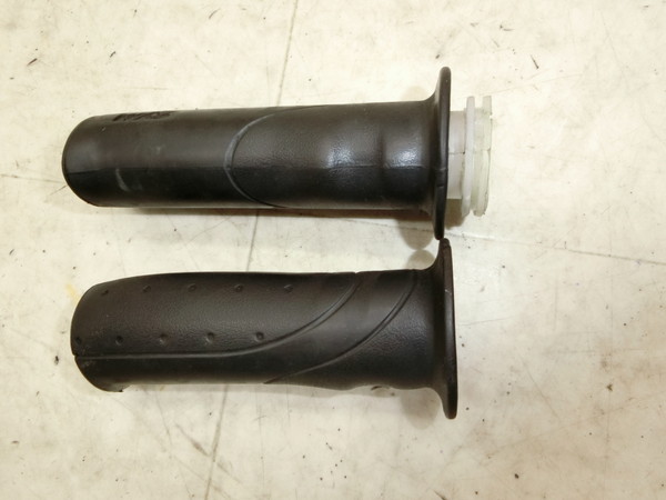 SYM/ Umi100 海100   グリップ左右/ ハンドル アクセル スロットル  RFGHU10W7BS-0012