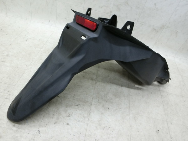 アドレスV125S/ ADDRESSV125S/ UZ125S   リアフェンダー/ リアカバー/ リア泥よけ/ カバー フェンダー  63111-04J00 CF4MA-1633