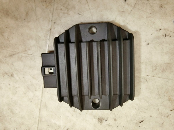 マジェスティ125/ MAJESTY125 レギュレター/ レギュレーター LPRSE2710BA-1585