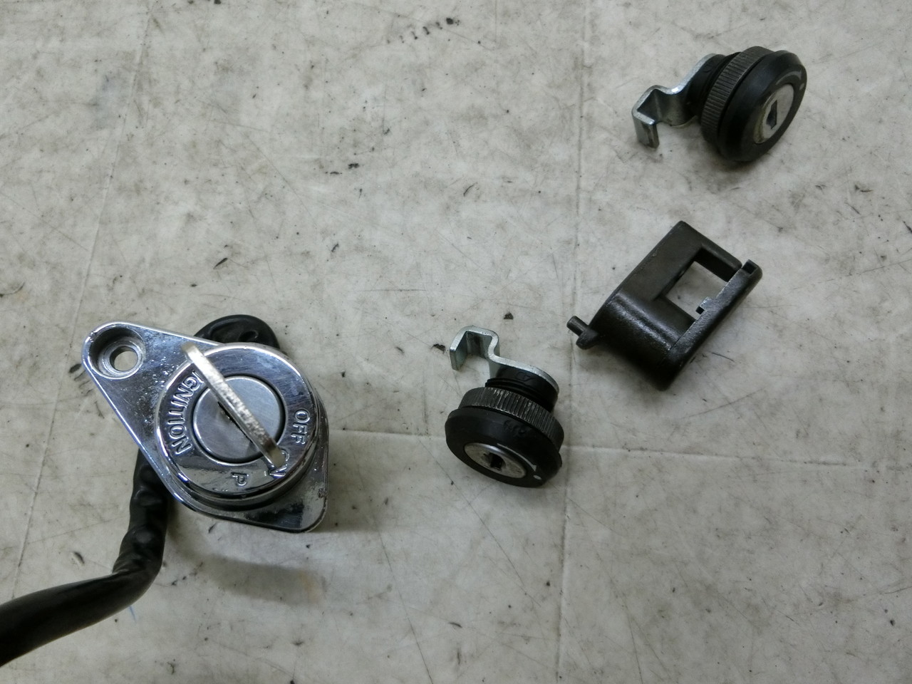 �o���J��400/ VULCAN400  �L�[�Z�b�g/ ���C���L�[/ �C�O�j�b�V���� �X�C�b�` �R�s�[�L�[1�{, VN400A-0029