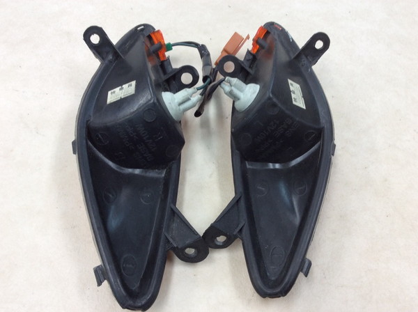 グランドアクシス100/GRANDAXIS  フロントウインカー左右  SB01J-1372