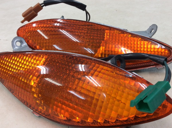 グランドアクシス100/GRANDAXIS  フロントウインカー左右  SB01J-1372