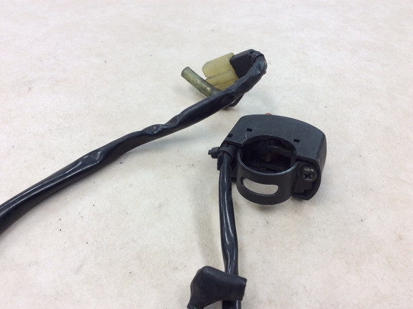 CRM250R  キルスイッチ/ハンドルスイッチ右/エンジンオンオフスイッチ  MD24-1301