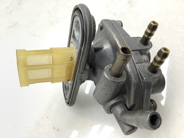 サリアン/ Salient  ガソリンコック/ フューエルコック/ 燃料コック  14T-050