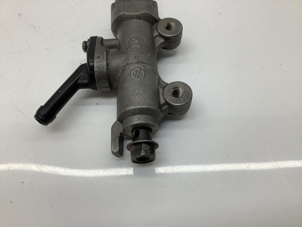 VRX400  リアマスターシリンダー/ リアブレーキ/ マスターシリンダー/ ブレーキ  NC33-100