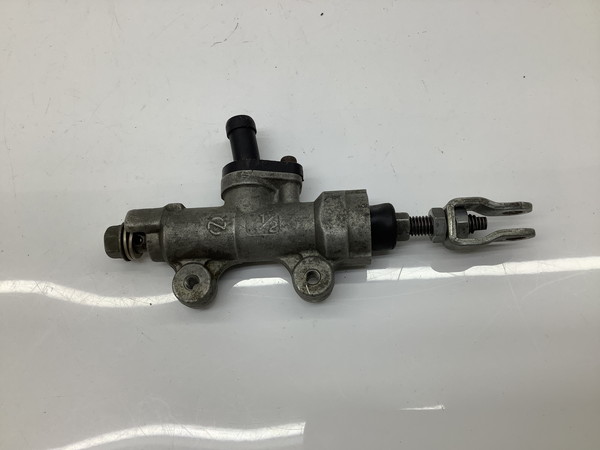 CBR250R  リアマスターシリンダー/ リアブレーキ/ マスターシリンダー/ ブレーキ  MC17-1019