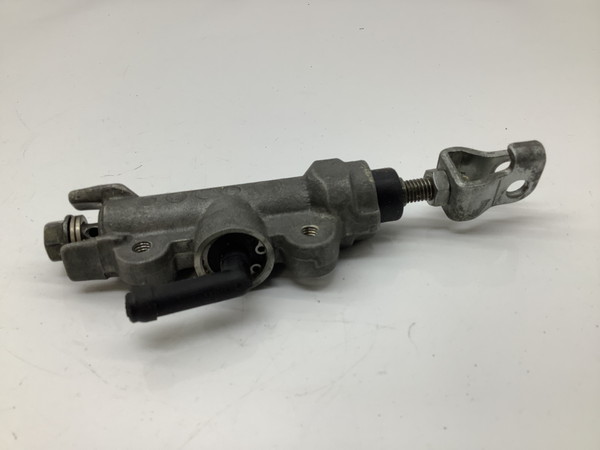 CRM250AR  リアマスターシリンダー/ リアブレーキ/ マスターシリンダー/ ブレーキ  MD32-110